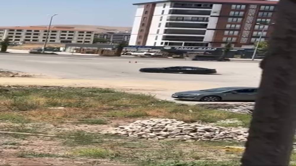 Elazığ&rsquo;da drift atan s&uuml;r&uuml;c&uuml; kameraya yansıdı
