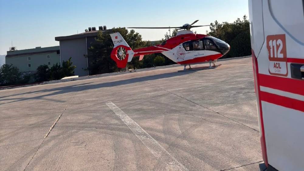 Şırnak&rsquo;ta gaz lambası yağı i&ccedil;en &ccedil;ocuk helikopter ambulansla Diyarbakır&rsquo;a sevk edildi

