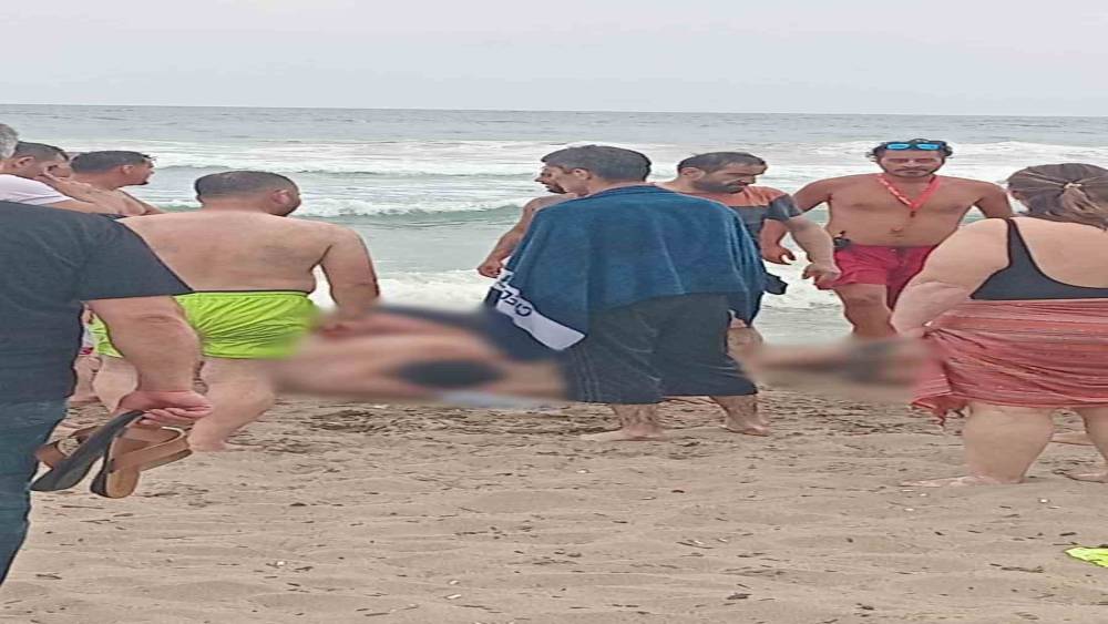 İnkumu&rsquo;nda boğulma tehlikesi ge&ccedil;iren 10 kişi kurtarıldı
