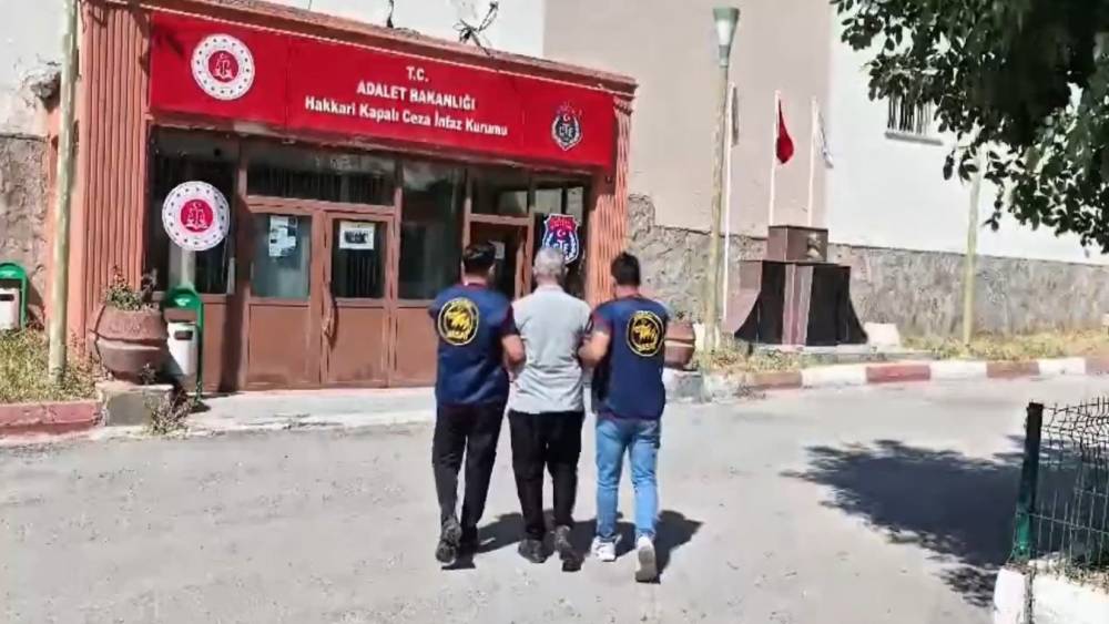 Hakkari&rsquo;de 20 yıl 7 ay hapis cezası bulunan firari yakalandı
