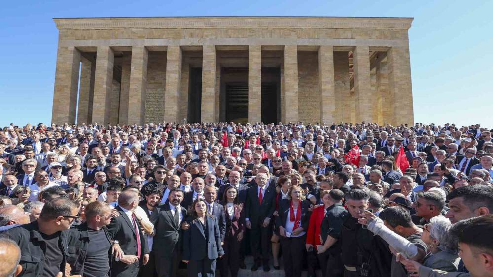 CHP Genel Başkanı Kılı&ccedil;daroğlu Anıtkabir&rsquo;i ziyaret etti
