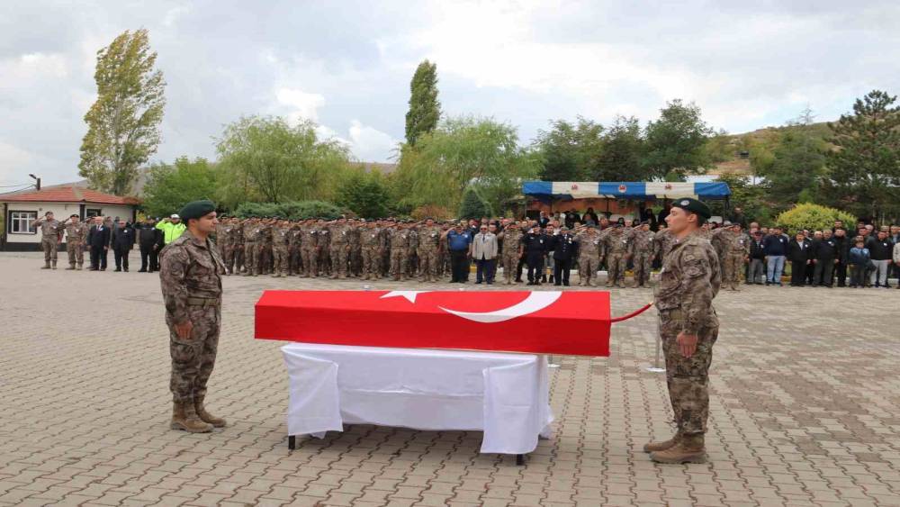 Hastalığı nedeniyle hayatını kaybeden polis memuru son yolculuğuna uğurlandı
