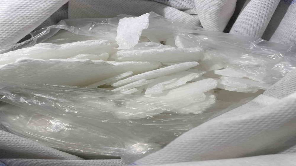 Serik&rsquo;te motosiklet sepetinde 1 kiloya yakın uyuşturucu madde ele ge&ccedil;irildi
