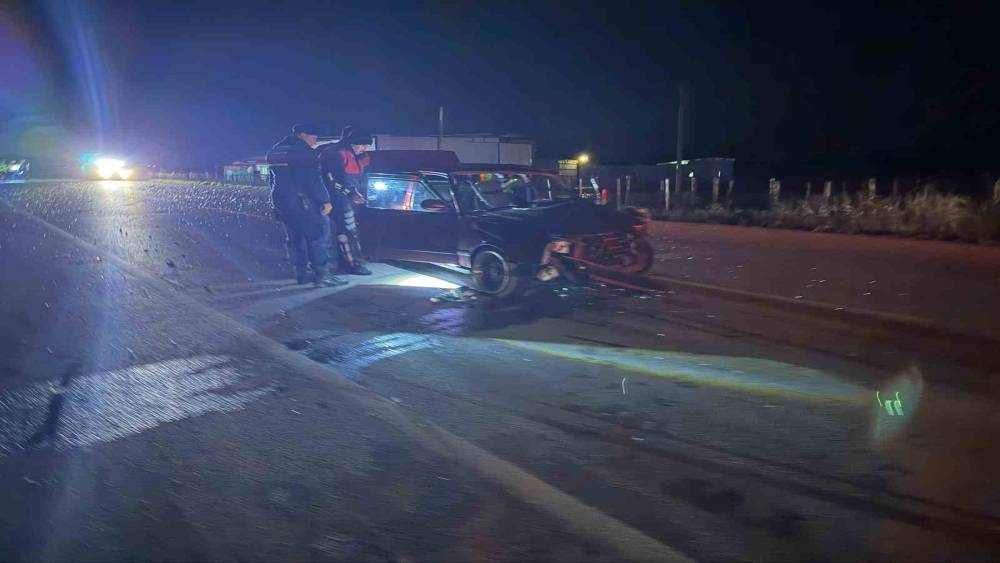 Bayrami&ccedil;&rsquo;te otomobille motorsiklet &ccedil;arpıştı: 3 kişi yaralandı
