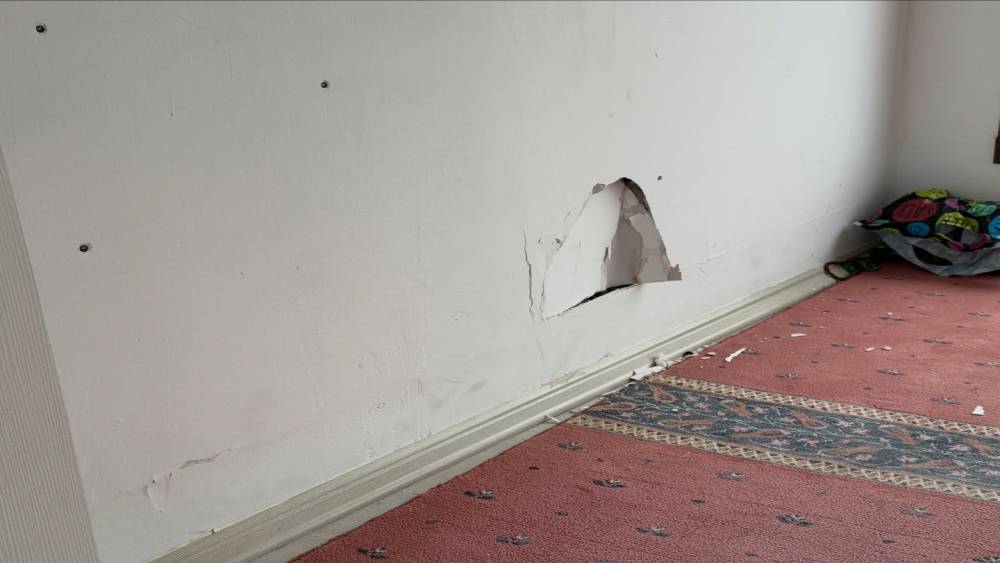 Taşova’da millet bahçesinde mescit duvarı tahrip edildi
