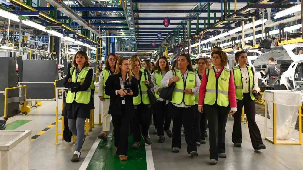 Kadının G&uuml;&ccedil;lenmesi Bursa Platformu &uuml;yeleri, Oyak Renault&rsquo;da buluştu
