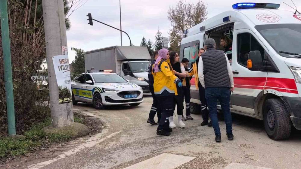 Işık ihlali kaza getirdi: 2 yaralı
