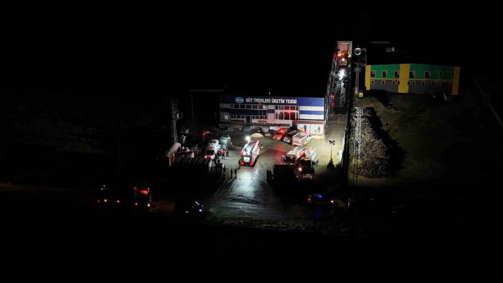 Kırklareli&rsquo;nde s&uuml;t &uuml;r&uuml;nleri tesisinin deposunda yangın
