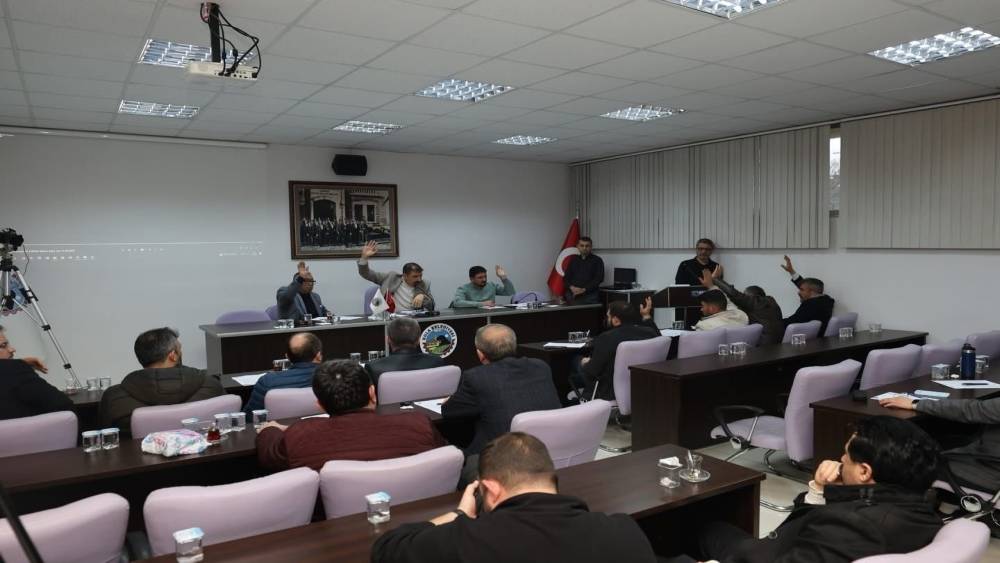 Kula Belediye Meclisi&rsquo;nde arsa satışı ve teminat talebine ret
