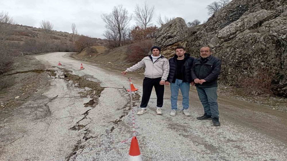 Tokat&rsquo;ta yağışlar toprak kaymasına neden oldu
