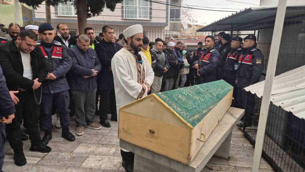 Akranı tarafından &ouml;ld&uuml;r&uuml;len 16 yaşındaki &ccedil;ocuk defnedildi

