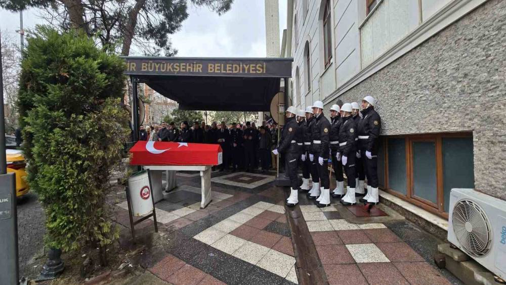 Bandırma&rsquo;da g&ouml;revli Polis Memuru Murat Sa&ccedil;an son yolculuğuna uğurlandı
