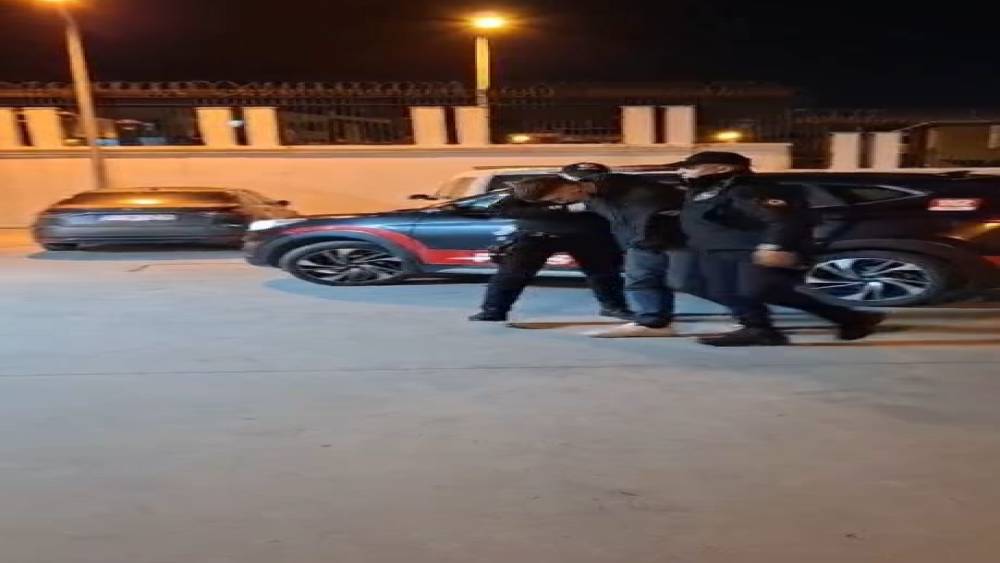 Arnavutk&ouml;y&rsquo;de polisten ka&ccedil;an ş&uuml;phelinin &uuml;zerinden uyuşturucu &ccedil;ıktı
