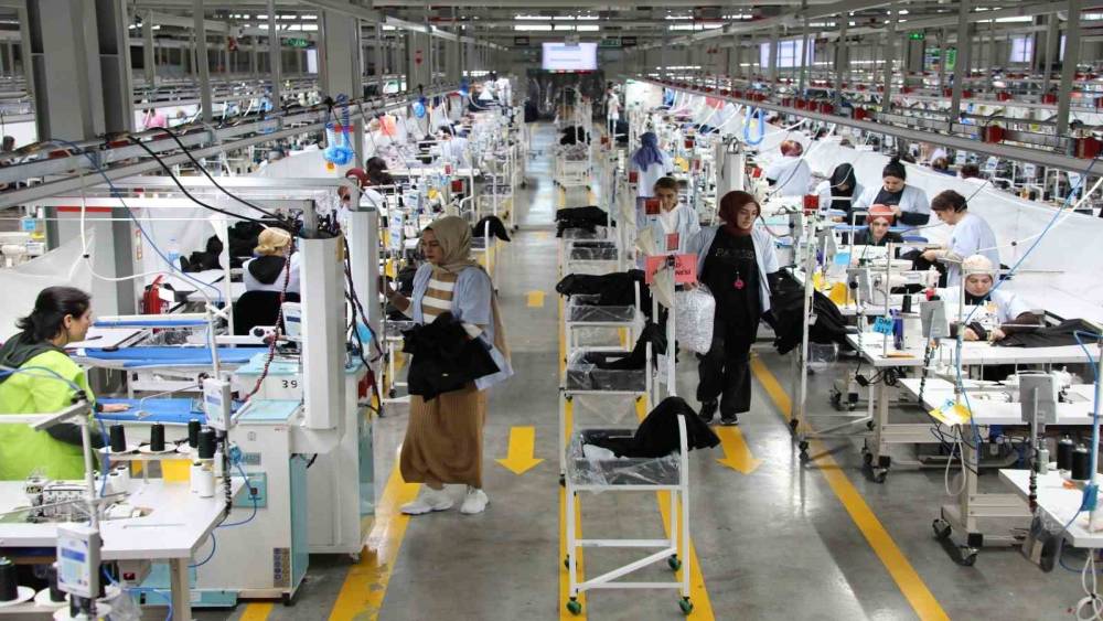 Sanayi &uuml;retimi yeni yıla d&uuml;ş&uuml;şle başladı
