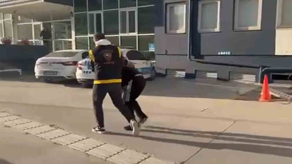 İskenderun&rsquo;da hapis cezası ile aranan şahıs yakalandı
