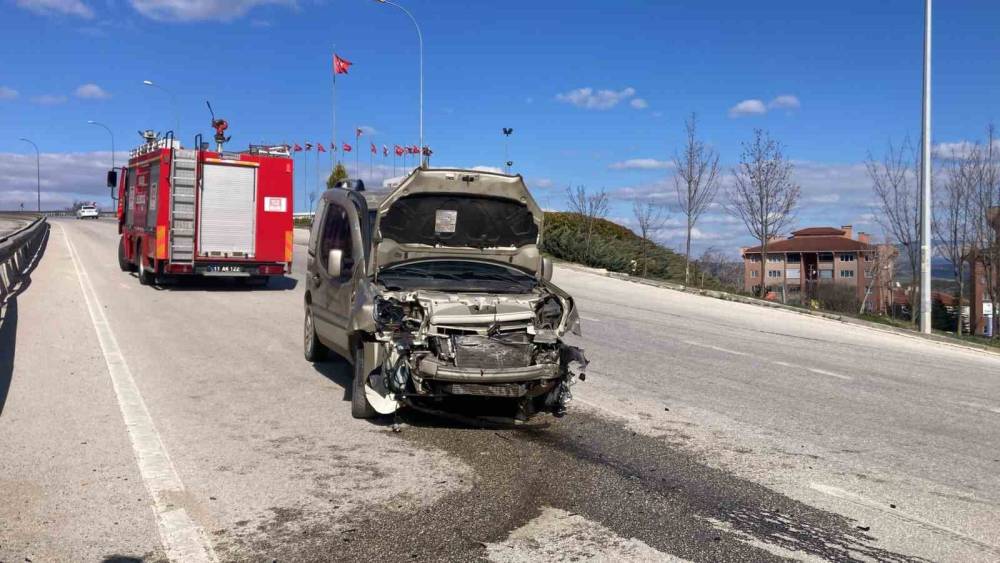 Bilecik&rsquo;te kontrolden &ccedil;ıkan ara&ccedil; ref&uuml;je &ccedil;arptı

