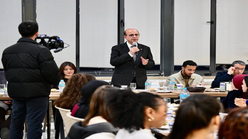 Başkan Ge&ccedil;it, 36 farklı &uuml;lkeden gelen uluslararası &ouml;ğrencileri iftarda ağırladı
