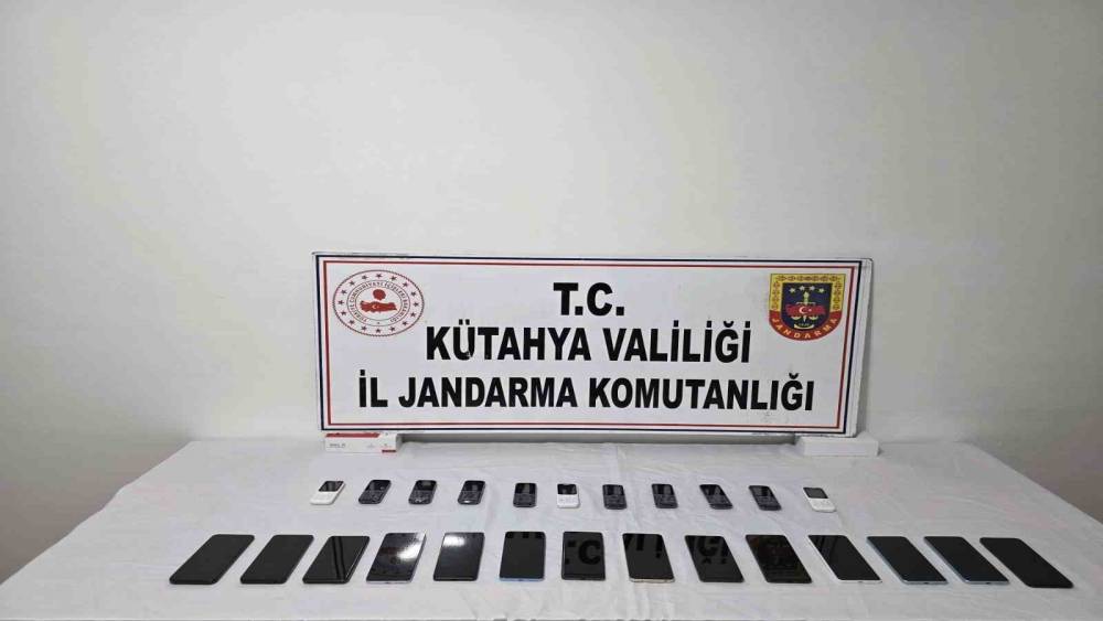 K&uuml;tahya&rsquo;da ka&ccedil;ak telefon operasyonu, 29 telefon ele ge&ccedil;irildi
