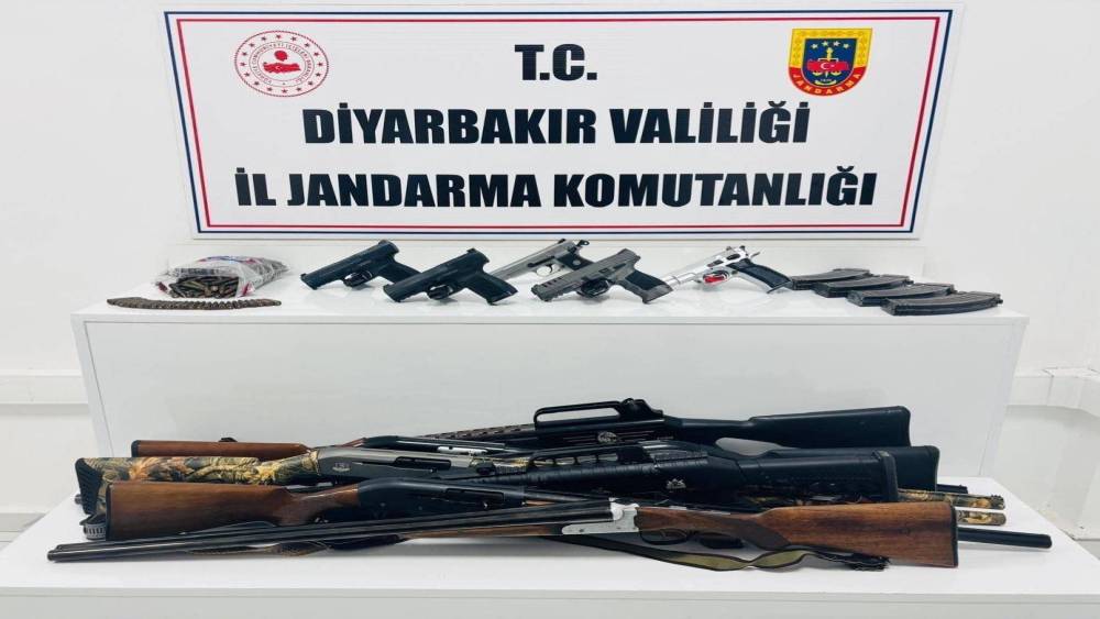 Diyarbakır&rsquo;da jandarma operasyonlarında &ccedil;ok sayıda silah ve aparatı ele ge&ccedil;irildi
