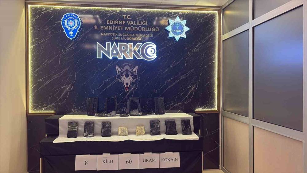 Kapıkule&rsquo;de ara&ccedil;taki gizli b&ouml;lmede 8 kilo 60 gram kokain ele ge&ccedil;irildi
