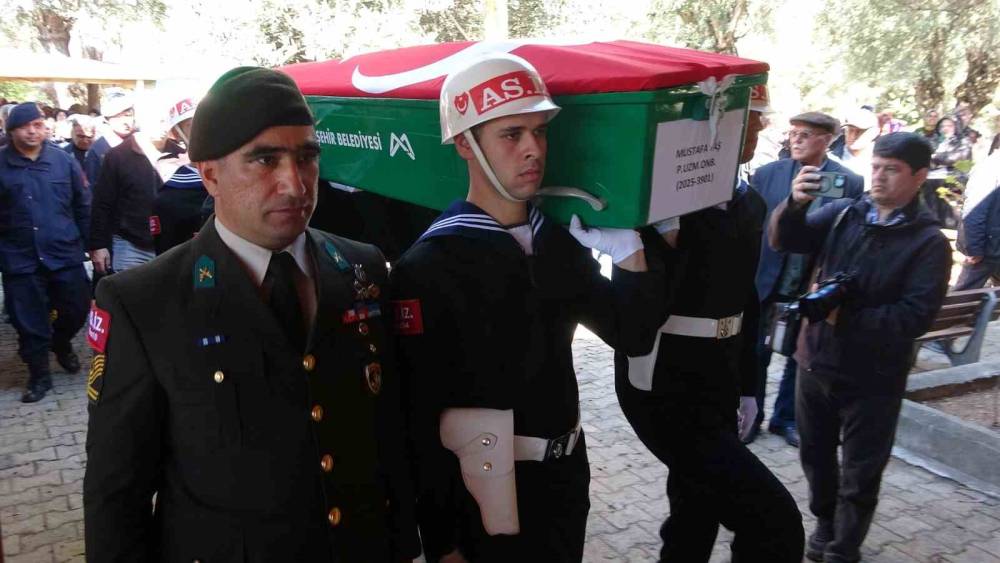 Kıbrıs&rsquo;ta kazada hayatını kaybeden uzman onbaşı son yolculuğuna uğurlandı
