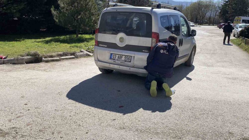 Bolu&rsquo;da hafif ticari ara&ccedil; ile motosiklet &ccedil;arpıştı: 1 yaralı
