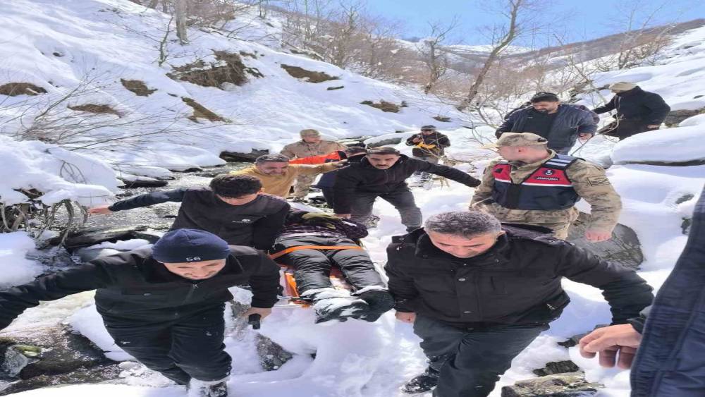 Kayıp vatandaş donmak &uuml;zereyken Hask&ouml;y dağlarında bulundu
