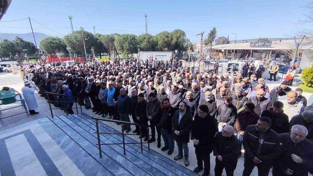 43 yıllık &ouml;ğretmene h&uuml;z&uuml;nl&uuml; veda
