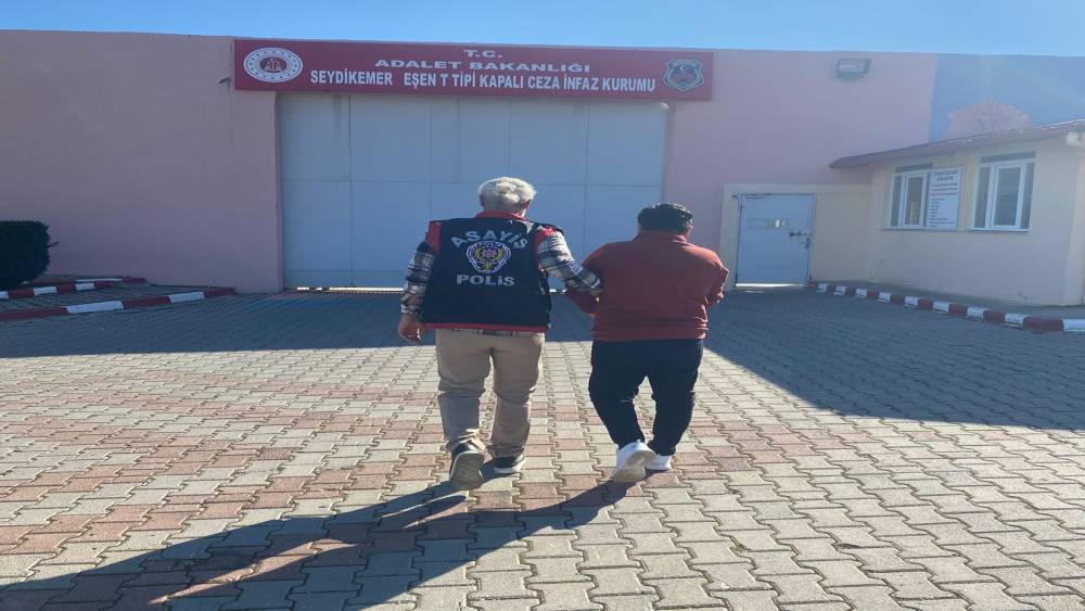Fethiye&rsquo;de 20 yıl hapis cezası bulunan cezaevi firarisi yakalandı
