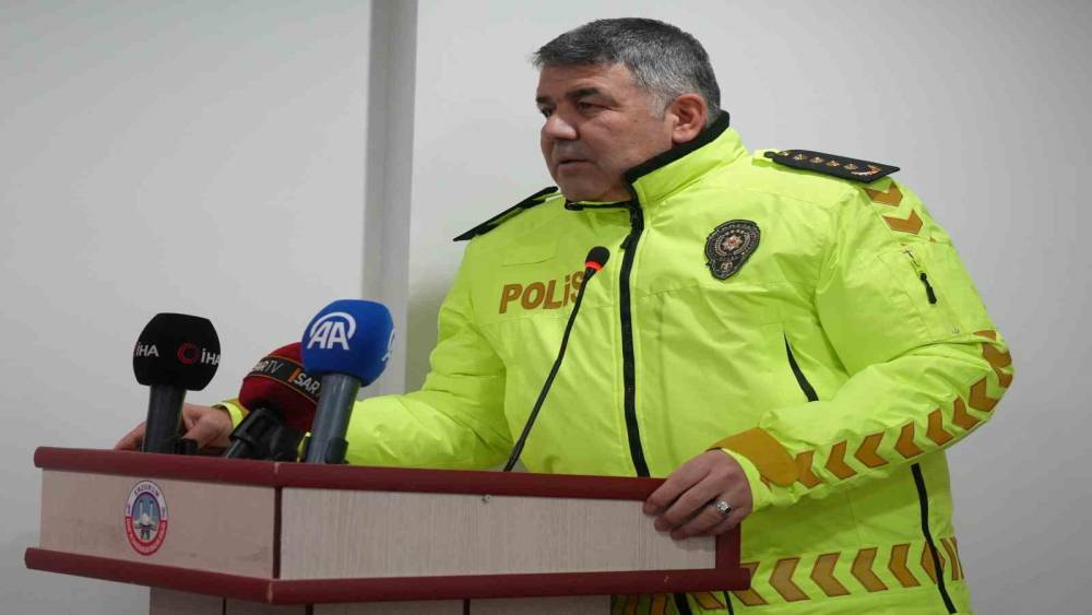 Polis, Erzurum&rsquo;da kural ihlali yapan meslektaşını affetmedi
