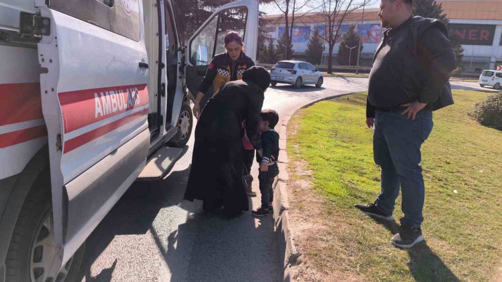 Kontrolden &ccedil;ıkan motosiklet devrildi : 4 yaralı
