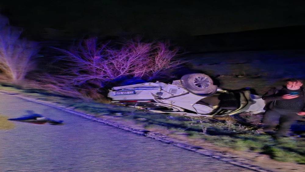 Elazığ&rsquo;da otomobil takla attı: 2 yaralı
