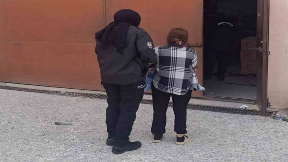 Hırsızlıktan 18 yıl 9 ay hapis cezası bulunan kadın yakalandı
