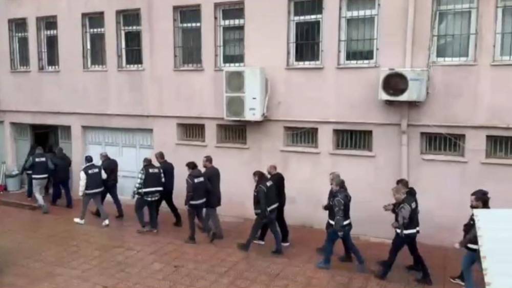 Bandırma merkezli r&uuml;şvet ve kişisel veri operasyonunda 7 tutuklama
