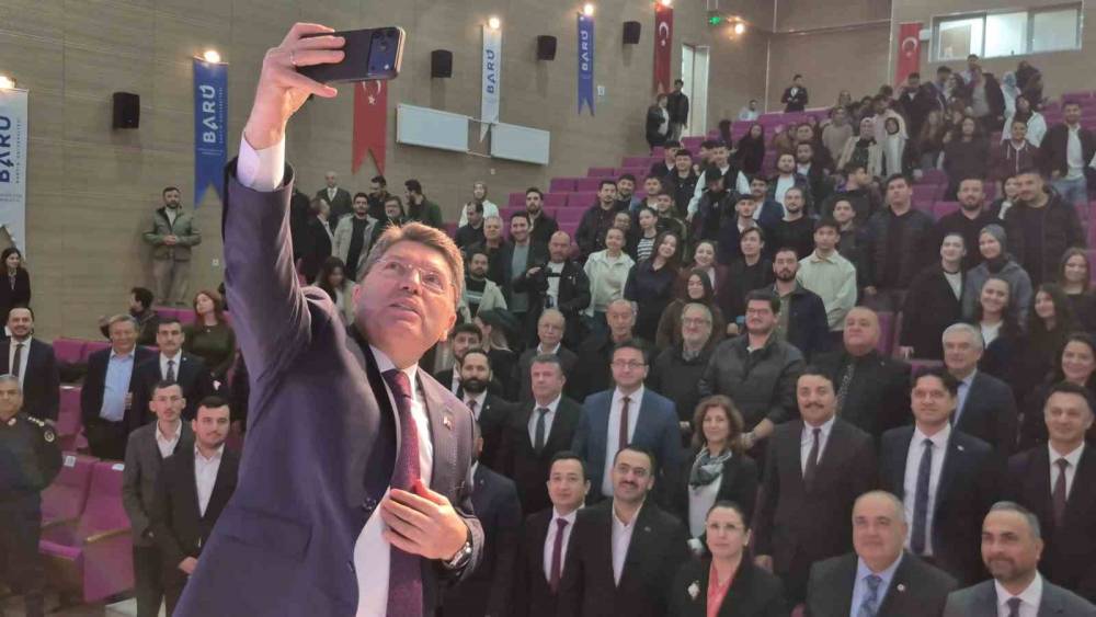 Eski Adalet Bakanı Yılmaz Tun&ccedil;&rsquo;tan yargı eleştirilerine tepki
