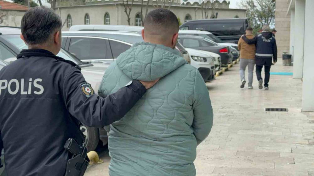 Evine zorla girip darbeden ve g&ouml;r&uuml;nt&uuml;leri sosyal medyada paylaşan kardeşler tutuklandı
