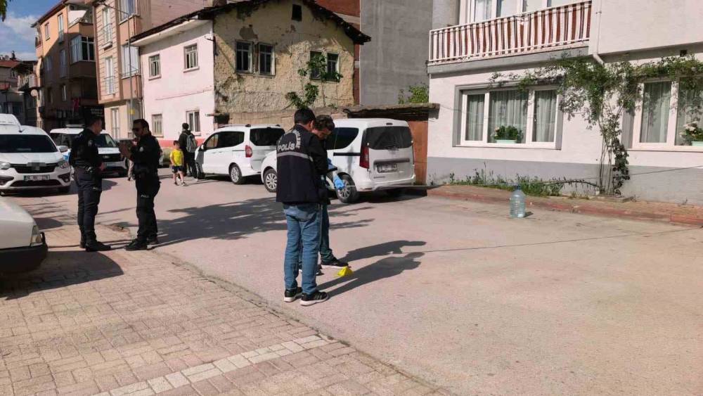 Silahla bir kişiyi yaralamıştı, &ccedil;atıda yakalandı
