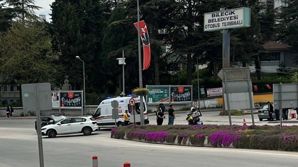 Yayaya &ccedil;arpmamak i&ccedil;in manevra yapınca hastanelik oldu
