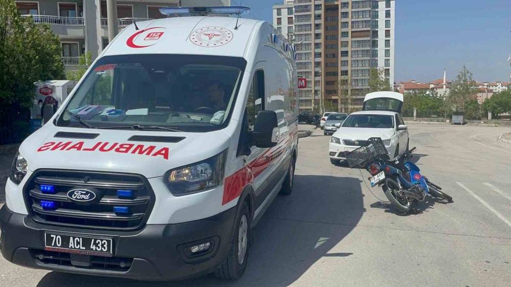 Karaman&rsquo;da otomobil ile motosiklet &ccedil;arpıştı: 1 yaralı
