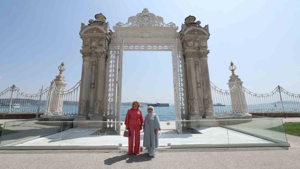 Emine Erdoğan, Bel&ccedil;ika Krali&ccedil;esi Mathilde ile bir araya geldi
