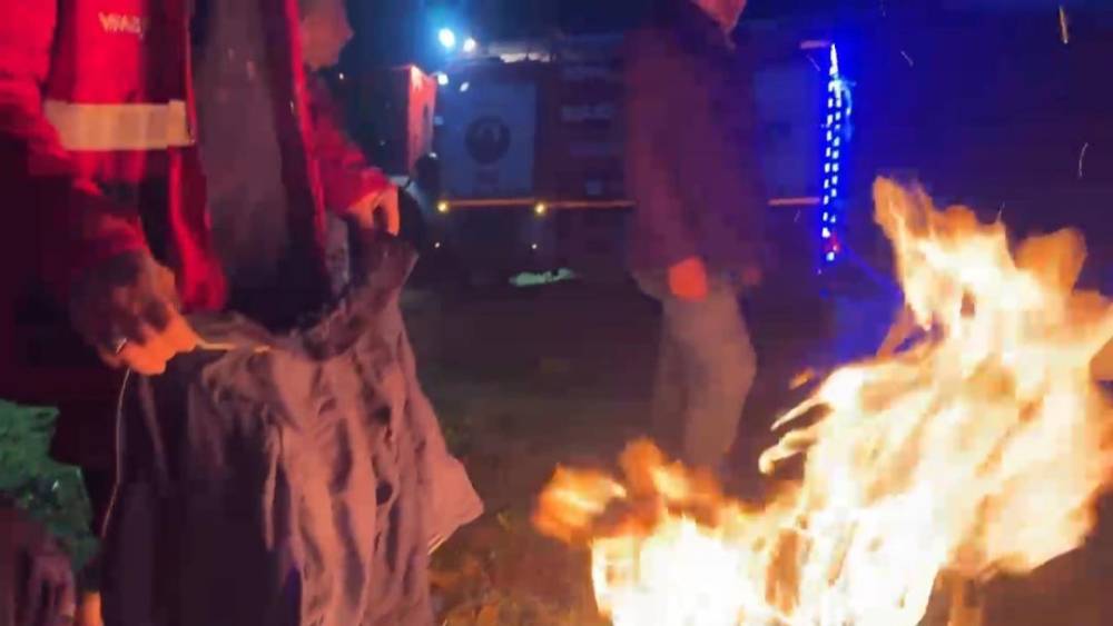 Elazığ&rsquo;da yangına giden itfaiye aracı &ccedil;amura saplandı
