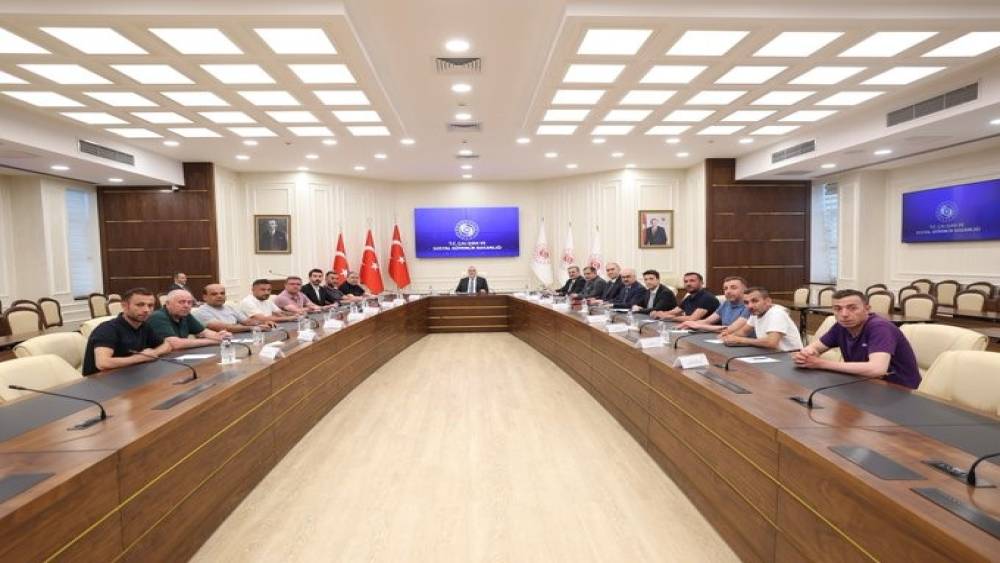 Bakan Işıkhan, T&uuml;rkiye Maden İş&ccedil;ileri Sendikası Genel Başkanı Ak&ccedil;ul&rsquo;u kabul etti
