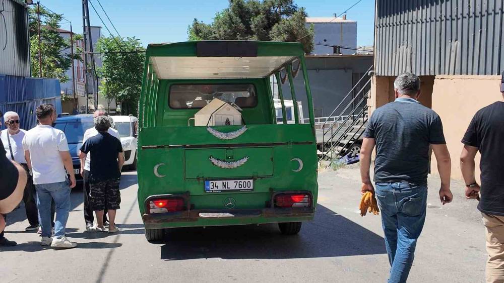Pendik&rsquo;te iş yerinde intihar
