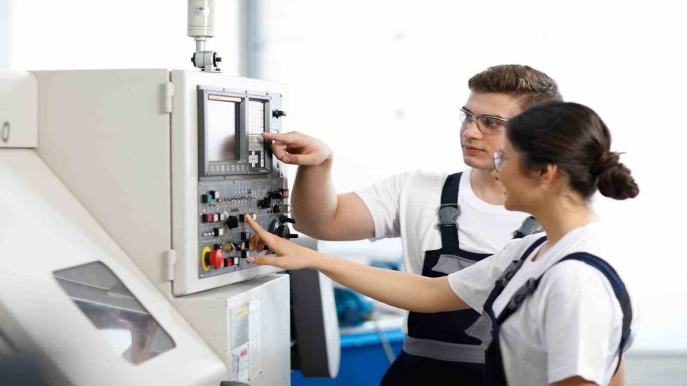 Coşkun&ouml;z Eğitim Vakfı, İmalat Teknolojileri Teknik Eğitim Programı ile gen&ccedil;leri geleceğin &uuml;retim teknolojilerine hazırlıyor
