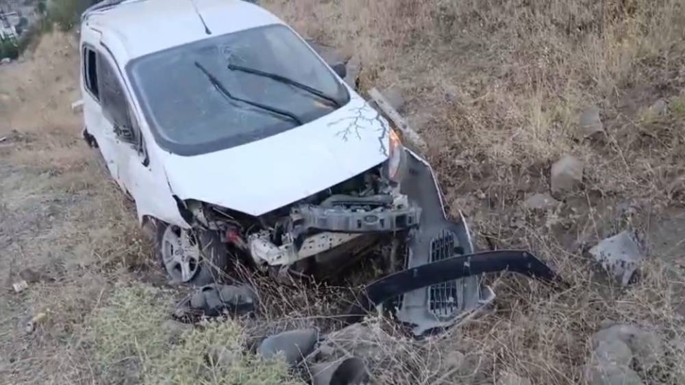 Sason&rsquo;da hafif ticari ara&ccedil; takla attı: 1 yaralı
