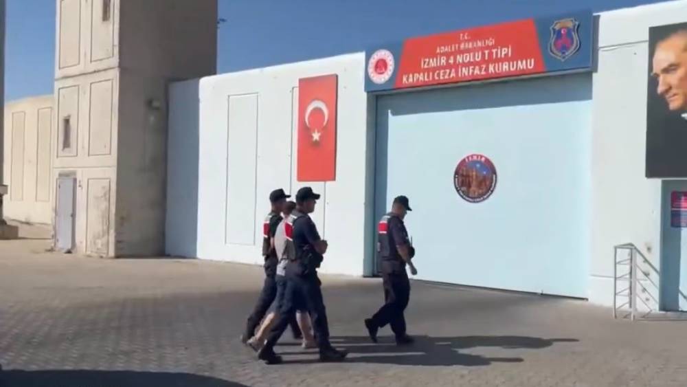 İ&ccedil;işleri Bakanlığı: "9 g&ouml;&ccedil;men ka&ccedil;ak&ccedil;ılığı organizat&ouml;r&uuml; ile 132 d&uuml;zensiz g&ouml;&ccedil;men yakalandı"
