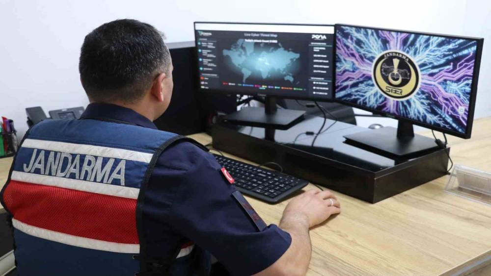 Gaziantep&rsquo;te siber dolandırıcılık operasyonu: 10 şahıs tutuklandı

