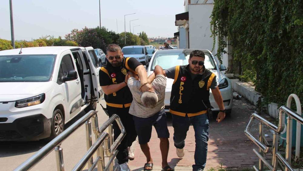 Boşandığı eşini bı&ccedil;aklayan ş&uuml;pheli adliyeye sevk edildi
