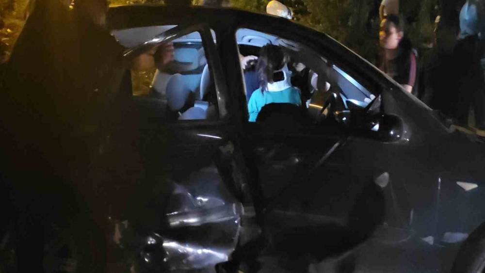 Kastamonu&rsquo;da iki otomobil &ccedil;arpıştı: 4 yaralı
