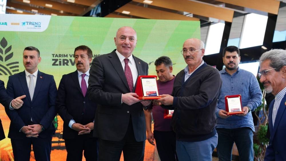 &Ouml;zakalıın firma yetkilileriyle buluştu
